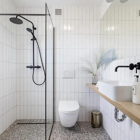 Sea & - * غدينيا